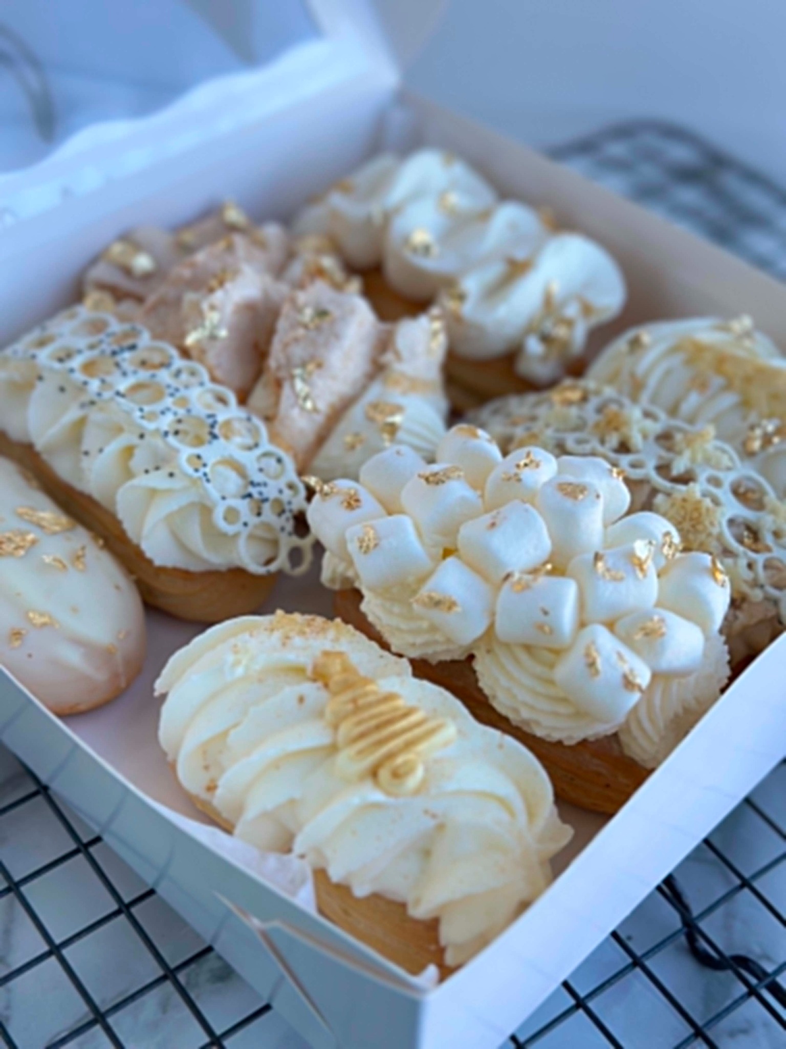 Elegant éclair box